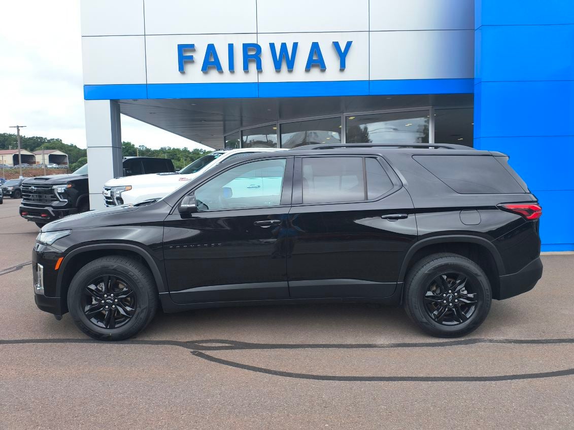 2023 Chevrolet Traverse LT Cloth in Mosaic Black Metallic — front three-quarter view