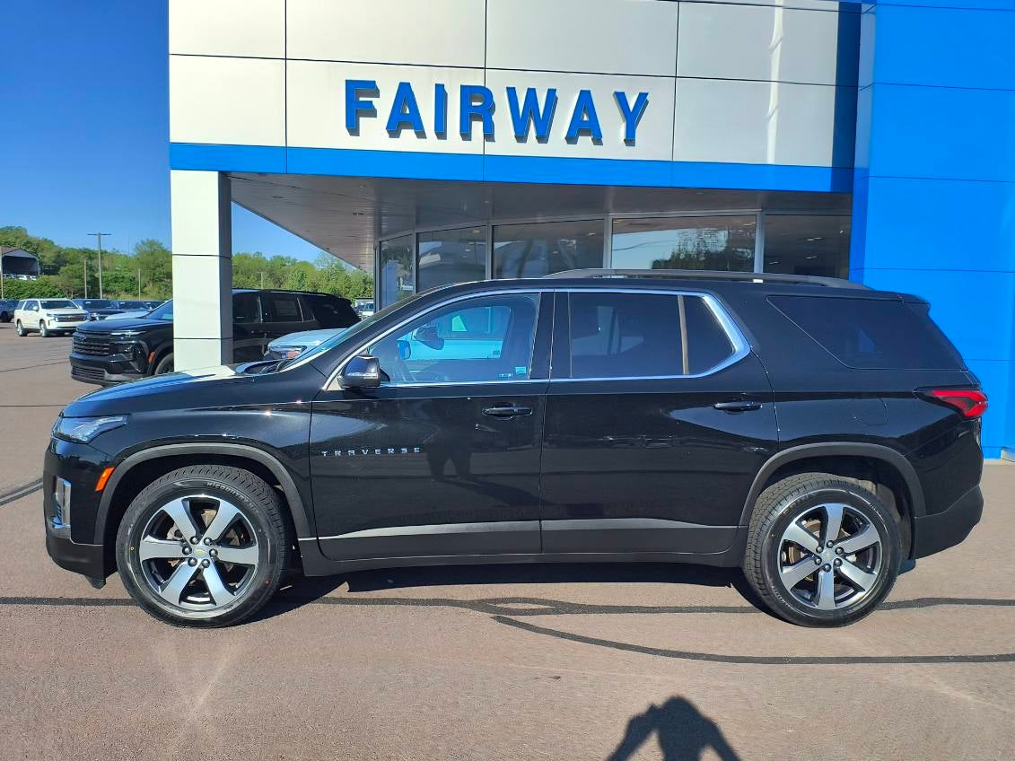 2023 Chevrolet Traverse LT Leather in Mosaic Black Metallic — front three-quarter view