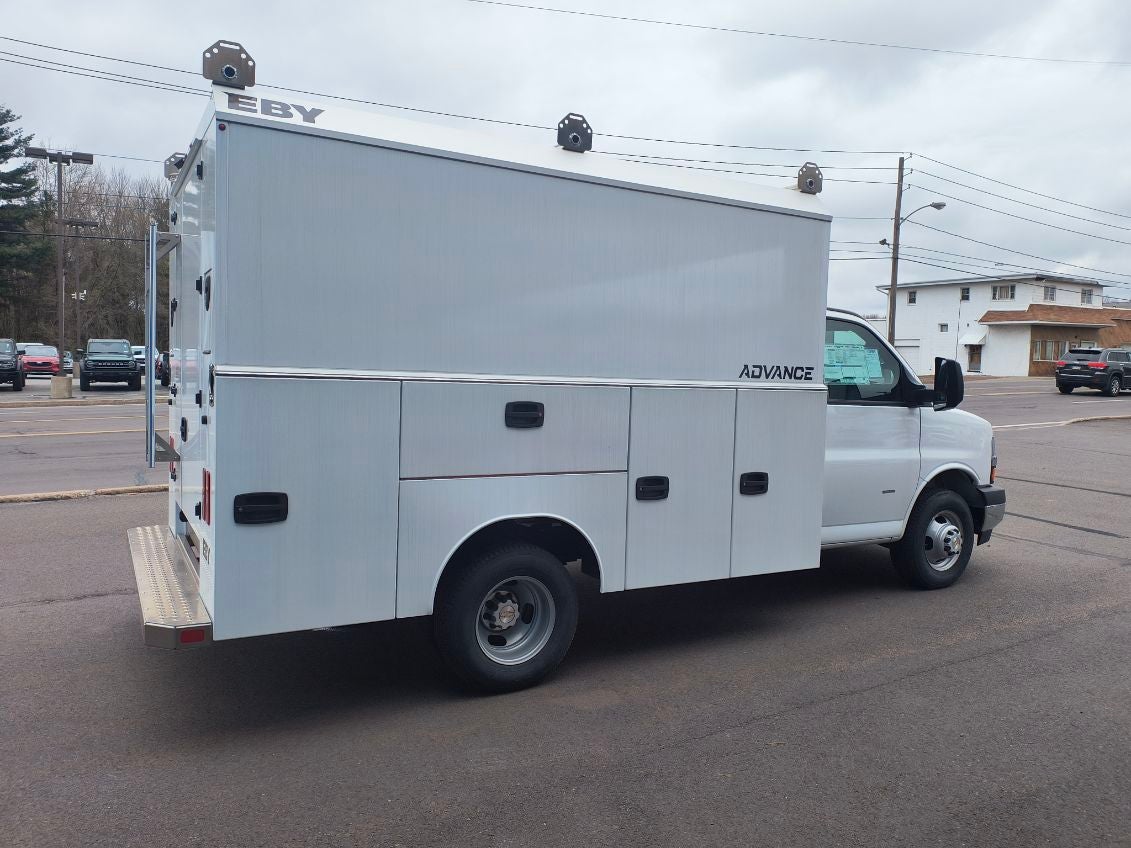 2025 Chevrolet Express Cutaway 3500 — side profile view