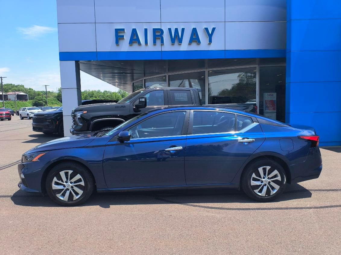2022 Nissan Altima S FWD in Blue — front three-quarter view